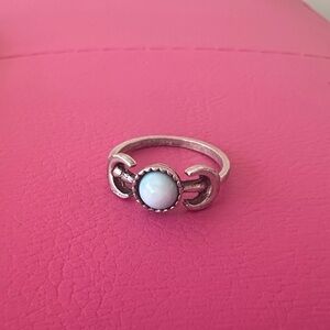 Chic Silver Ring with White Gem